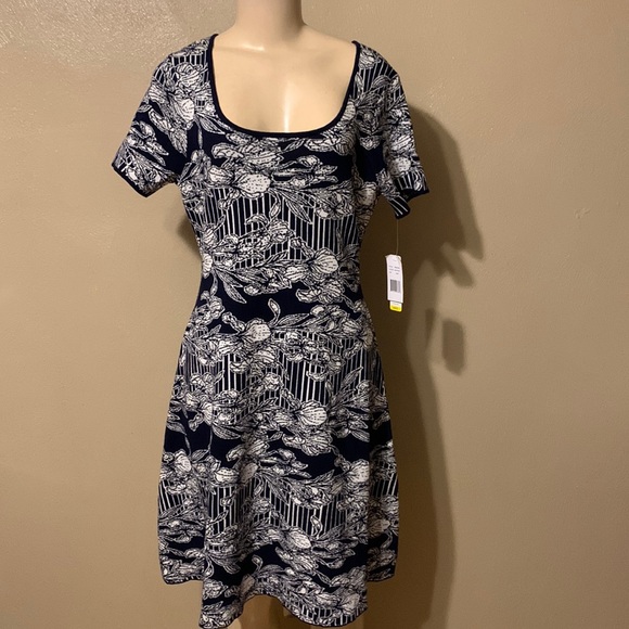 Signature by Robbie Bee Dresses & Skirts - Signature by Robbie size M Sweater Dress navy white floral knit
